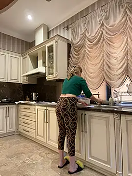 Amazoniiaa online show from March 2025 02:01:02 PM