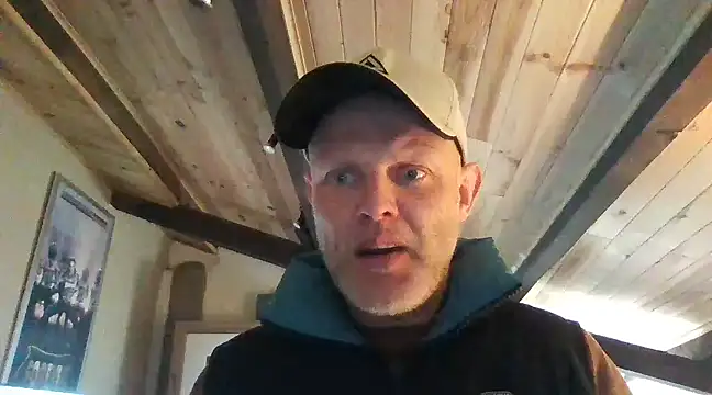 Snapshot of davigochi77bcn chatting on February 2025 08:53:02 PM davigochi77bcn online show from February 2025 08:53:02 PM