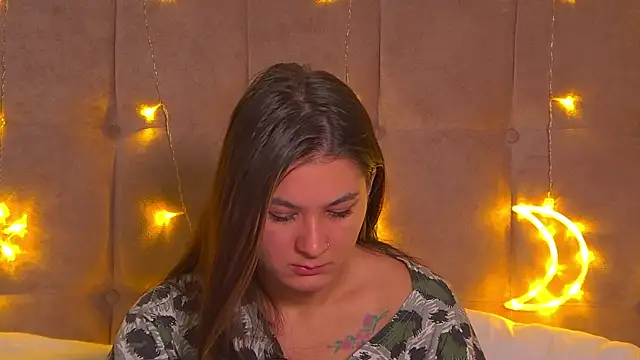 Snapshot of RachelSimpson chatting on December 2024 04:25:01 AM RachelSimpson online show from December 2024 04:25:01 AM