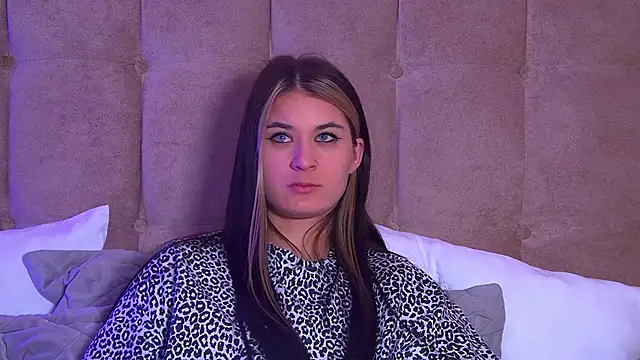 Snapshot of RachelSimpson chatting on February 2025 12:27:02 AM RachelSimpson online show from February 2025 12:27:02 AM
