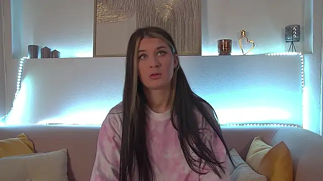 Snapshot of RachelSimpson chatting on February 2025 06:23:01 PM RachelSimpson online show from February 2025 06:23:01 PM