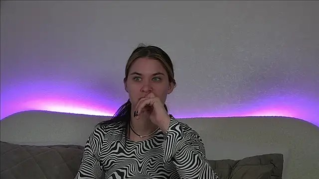 Snapshot of RachelSimpson chatting on March 2025 06:33:01 PM RachelSimpson online show from March 2025 06:33:01 PM