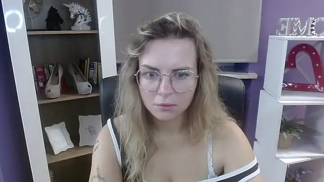Snapshot of Zoey_Erotic chatting on September 2025 04:23:01 AM Zoey Erotic online show from September 2025 04:23:01 AM