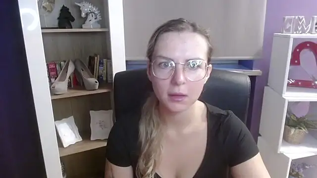 Snapshot of Zoey_Erotic chatting on September 2025 04:23:02 AM Zoey Erotic online show from September 2025 04:23:02 AM