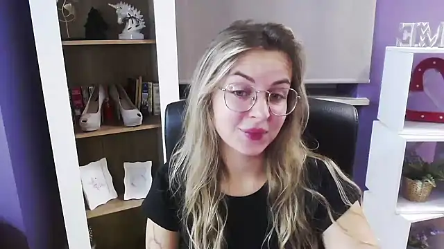 Zoey Erotic online show from September 2025 04:28:01 AM