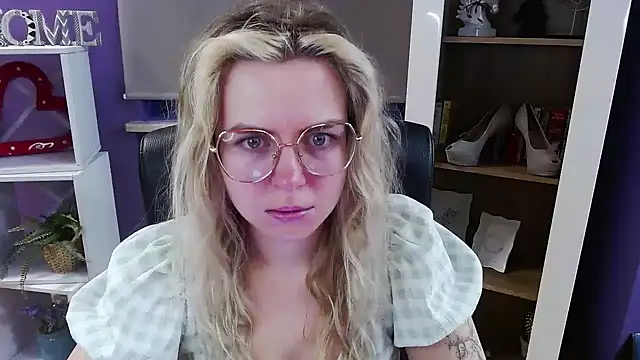 Zoey Erotic online show from February 2026 05:40:02 AM