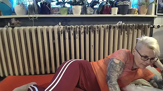 Snapshot of MaryG chatting on January 2025 03:28:02 PM MaryG online show from January 2025 03:28:02 PM