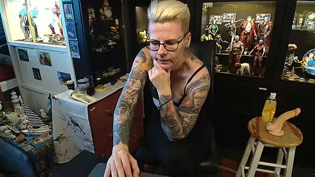 Snapshot of MaryG chatting on January 2025 01:47:02 PM MaryG online show from January 2025 01:47:02 PM