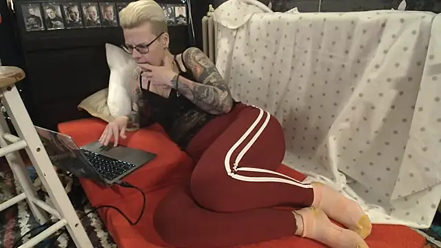 Snapshot of MaryG chatting on January 2025 09:01:01 PM MaryG online show from January 2025 09:01:01 PM