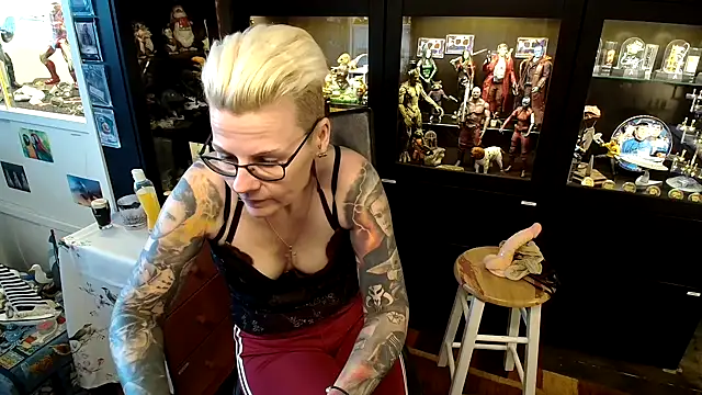 Snapshot of MaryG chatting on January 2025 09:35:01 AM MaryG online show from January 2025 09:35:01 AM