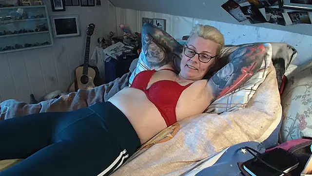 Snapshot of MaryG chatting on February 2025 02:49:01 PM MaryG online show from February 2025 02:49:01 PM