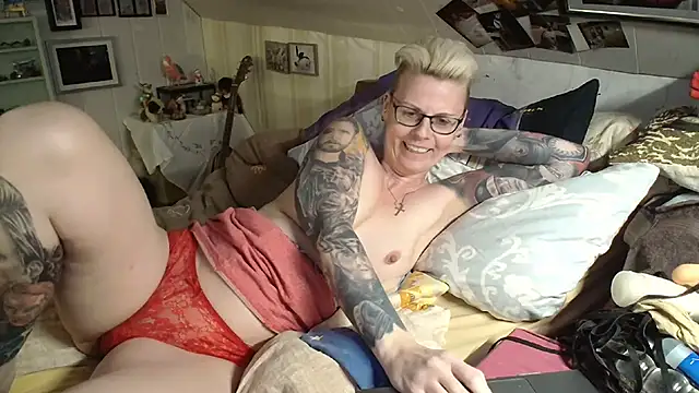 Snapshot of MaryG chatting on February 2025 05:53:02 PM MaryG online show from February 2025 05:53:02 PM