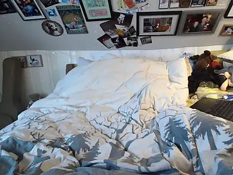 Snapshot of MaryG chatting on October 2025 10:12:02 AM MaryG online show from October 2025 10:12:02 AM