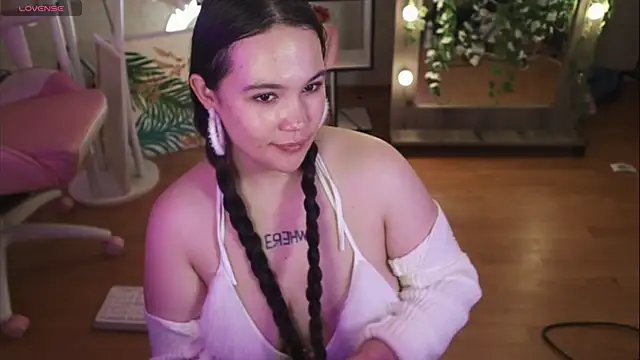 Snapshot of Chery_Lady22 chatting on February 2025 11:52:01 PM Chery Lady22 online show from February 2025 11:52:01 PM
