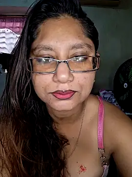 Snapshot of Sivanija_21 chatting on February 2025 06:06:01 PM Sivanija 21 online show from February 2025 06:06:01 PM
