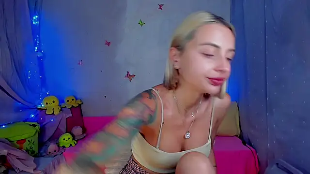 Snapshot of LickLizzy chatting on June 2026 08:11:02 PM LickLizzy online show from June 2026 08:11:02 PM