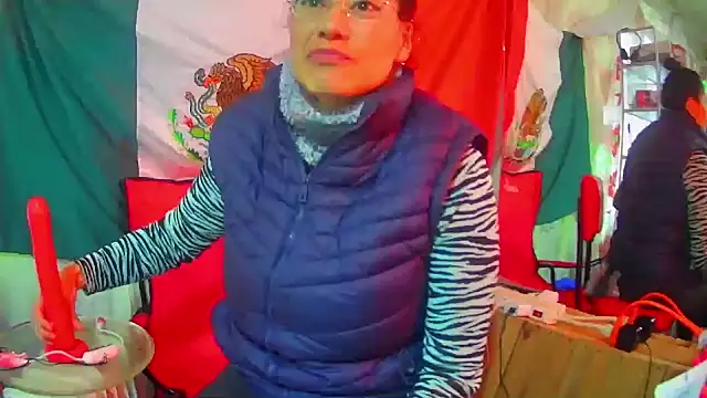 Snapshot of LaInsaciableIntensa chatting on February 2025 07:38:01 PM LaInsaciableIntensa online show from February 2025 07:38:01 PM