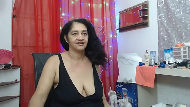 Snapshot of heyline_milf chatting on May 2026 07:11:01 PM heyline milf online show from May 2026 07:11:01 PM