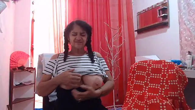 Snapshot of heyline_milf chatting on June 2026 02:06:02 PM heyline milf online show from June 2026 02:06:02 PM
