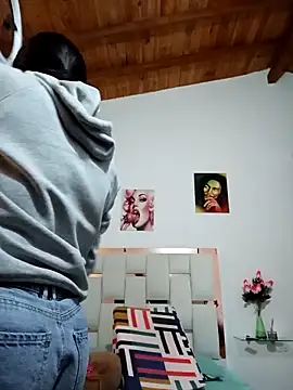 LunaZambrano online show from February 2025 03:21:01 PM