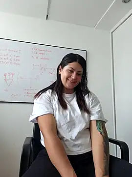 Snapshot of Michi_L chatting on November 2025 03:01:01 PM Michi L online show from November 2025 03:01:01 PM