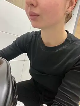 Snapshot of KrisMagnoly chatting on October 2025 05:33:02 PM KrisMagnoly online show from October 2025 05:33:02 PM