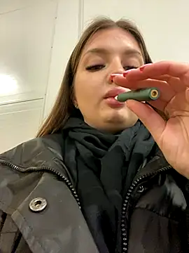 Snapshot of KrisMagnoly chatting on November 2025 04:28:01 PM KrisMagnoly online show from November 2025 04:28:01 PM