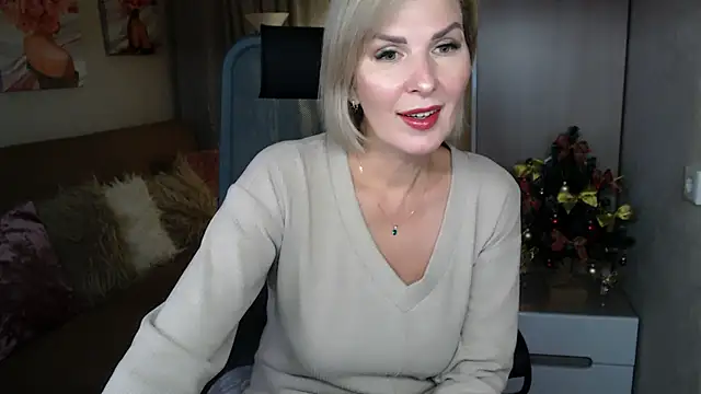 Snapshot of sensualEmilia chatting on December 2024 08:15:01 PM sensualEmilia online show from December 2024 08:15:01 PM