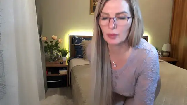 Snapshot of sensualEmilia chatting on March 2025 10:28:02 PM sensualEmilia online show from March 2025 10:28:02 PM