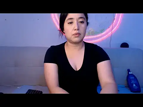 YummymeowW online show from January 2026 04:33:01 PM