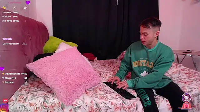 Snapshot of Extasy-angel chatting on March 2025 12:52:02 PM Extasy-angel online show from March 2025 12:52:02 PM