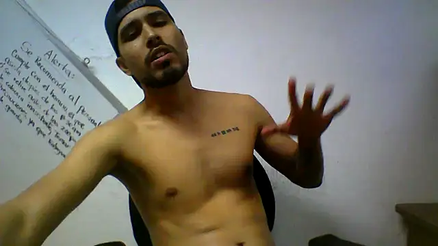 Snapshot of robinson183 chatting on July 2026 12:38:02 AM robinson183 online show from July 2026 12:38:02 AM