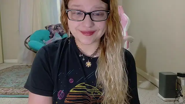 Snapshot of Emihaze chatting on February 2026 06:28:01 PM Emihaze online show from February 2026 06:28:01 PM