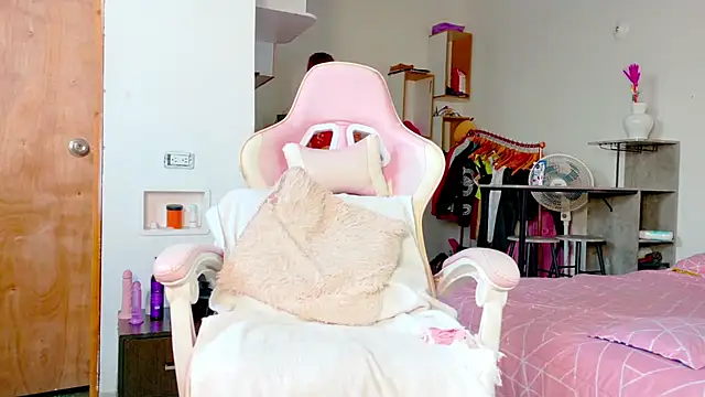 the queen aleja online show from April 2026 01:41:01 PM