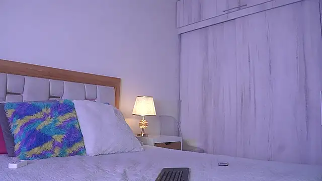 mia hank online show from November 2025 11:46:02 AM