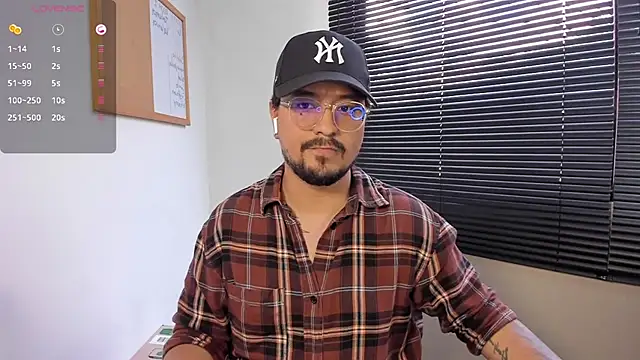 DaviidEvans  online show from December 2024 06:37:01 PM