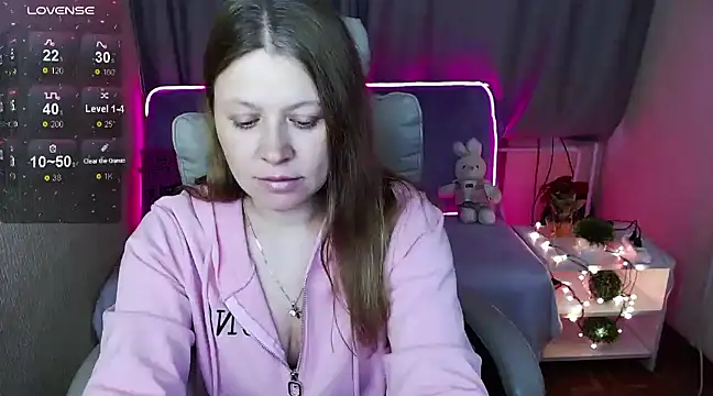 Snapshot of alekasamui chatting on December 2024 01:28:02 AM alekasamui online show from December 2024 01:28:02 AM