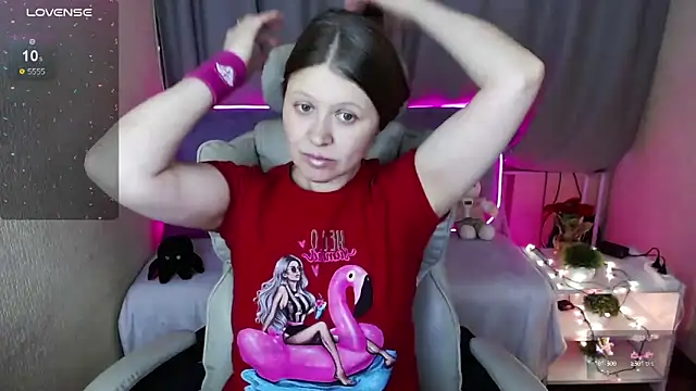 Snapshot of alekasamui chatting on January 2025 03:32:02 AM alekasamui online show from January 2025 03:32:02 AM