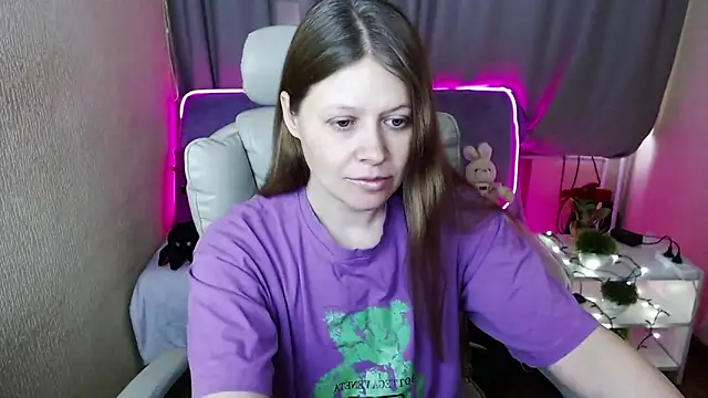 Snapshot of alekasamui chatting on February 2025 04:37:02 AM alekasamui online show from February 2025 04:37:02 AM