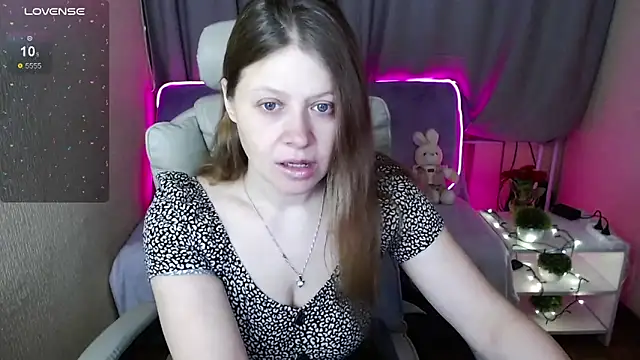 Snapshot of alekasamui chatting on February 2025 12:27:01 AM alekasamui online show from February 2025 12:27:01 AM