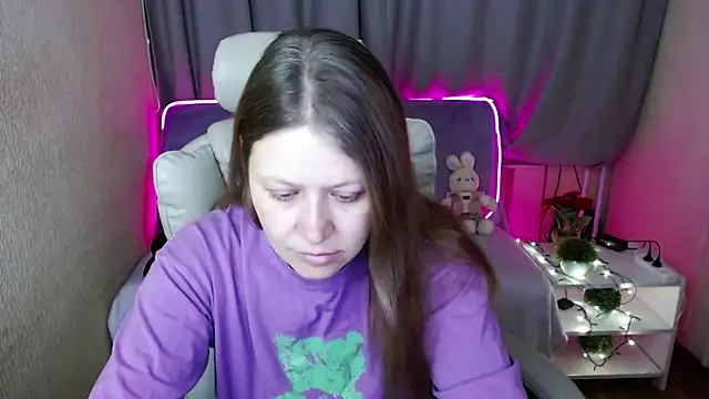 Snapshot of alekasamui chatting on February 2025 01:33:01 AM alekasamui online show from February 2025 01:33:01 AM