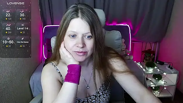 Snapshot of alekasamui chatting on February 2025 03:42:02 AM alekasamui online show from February 2025 03:42:02 AM