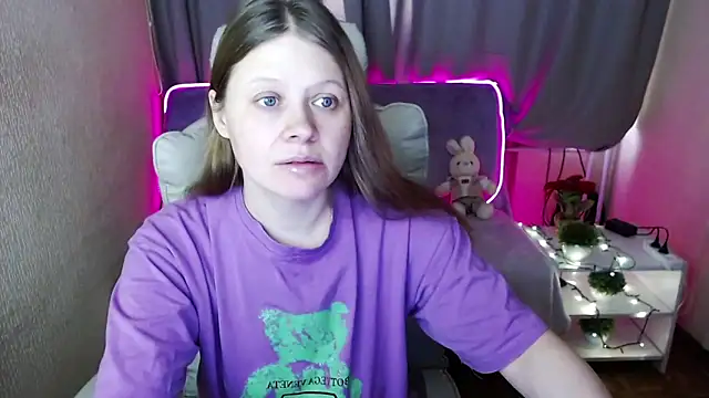 Snapshot of alekasamui chatting on March 2025 04:45:01 AM alekasamui online show from March 2025 04:45:01 AM