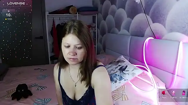 Snapshot of alekasamui chatting on September 2025 08:42:01 PM alekasamui online show from September 2025 08:42:01 PM