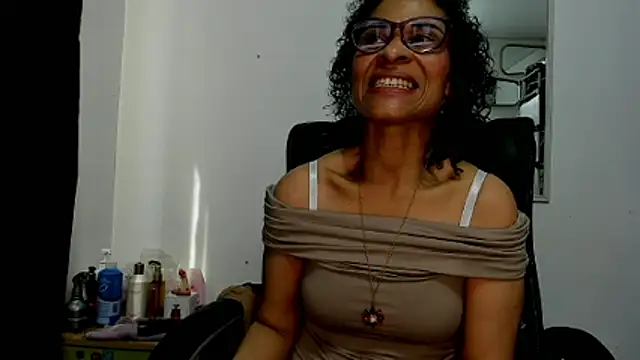 Snapshot of Aries_Mature chatting on April 2026 02:23:02 PM Aries Mature online show from April 2026 02:23:02 PM