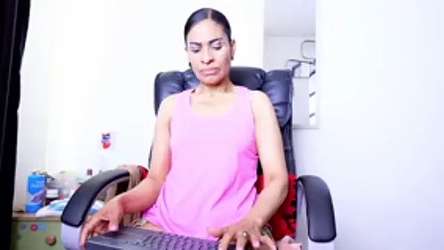 Snapshot of Aries_Mature chatting on May 2026 03:39:02 PM Aries Mature online show from May 2026 03:39:02 PM