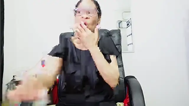 Snapshot of Aries_Mature chatting on June 2026 04:33:02 AM Aries Mature online show from June 2026 04:33:02 AM