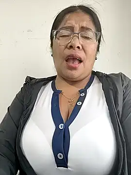   valentina18 online show from November 2025 01:00:01 PM