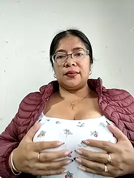   valentina18 online show from November 2025 01:10:01 PM