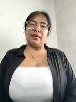   valentina18 online show from April 2026 01:10:02 PM